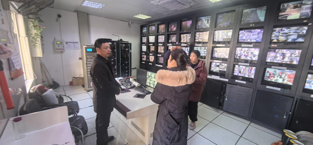 大關(guān)街道一行赴錢江商城開展年前安全檢查