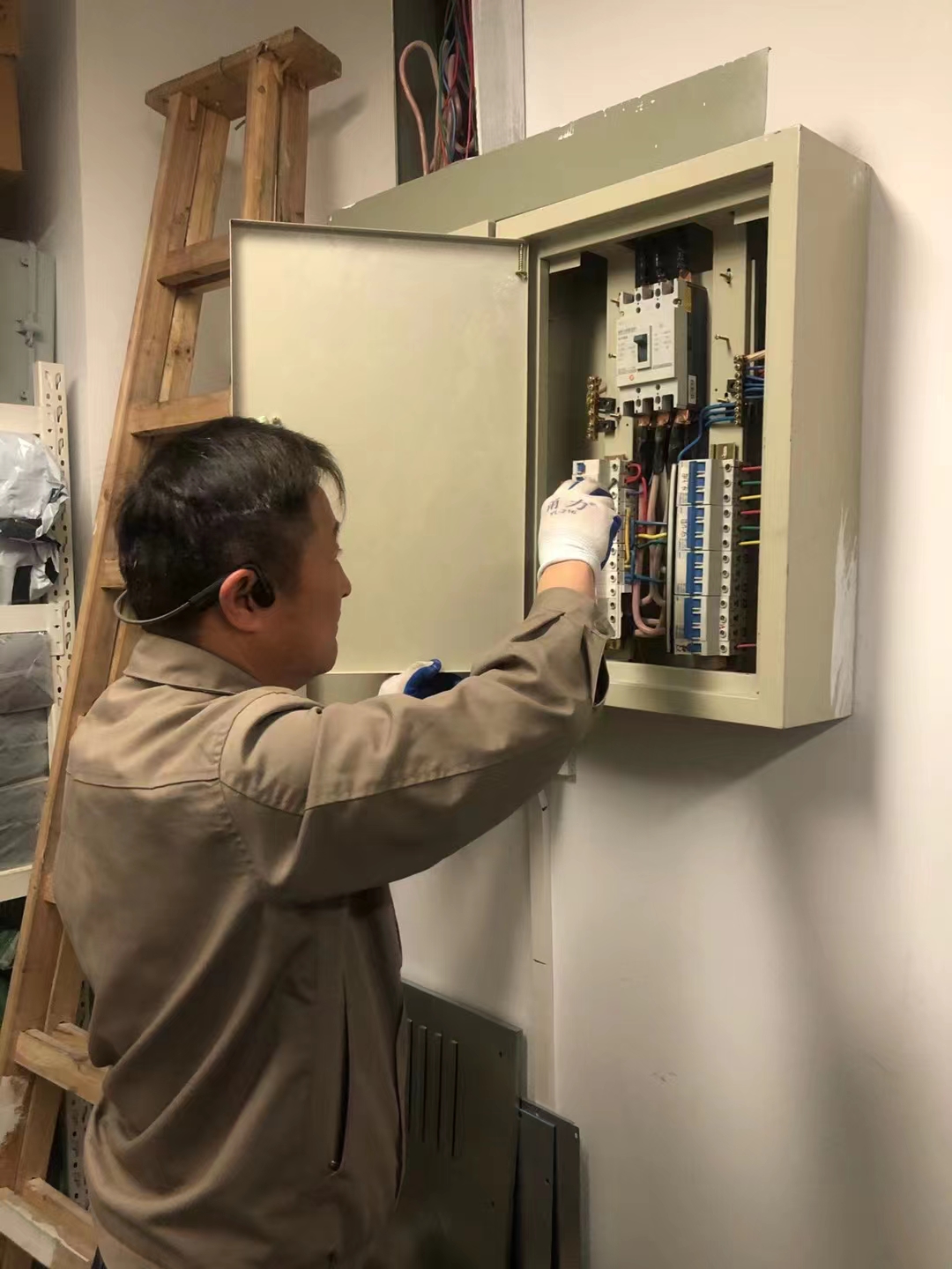 “嚴”字當頭重排查，杜絕隱患予心安——文創(chuàng)園開展電路安全排查工作