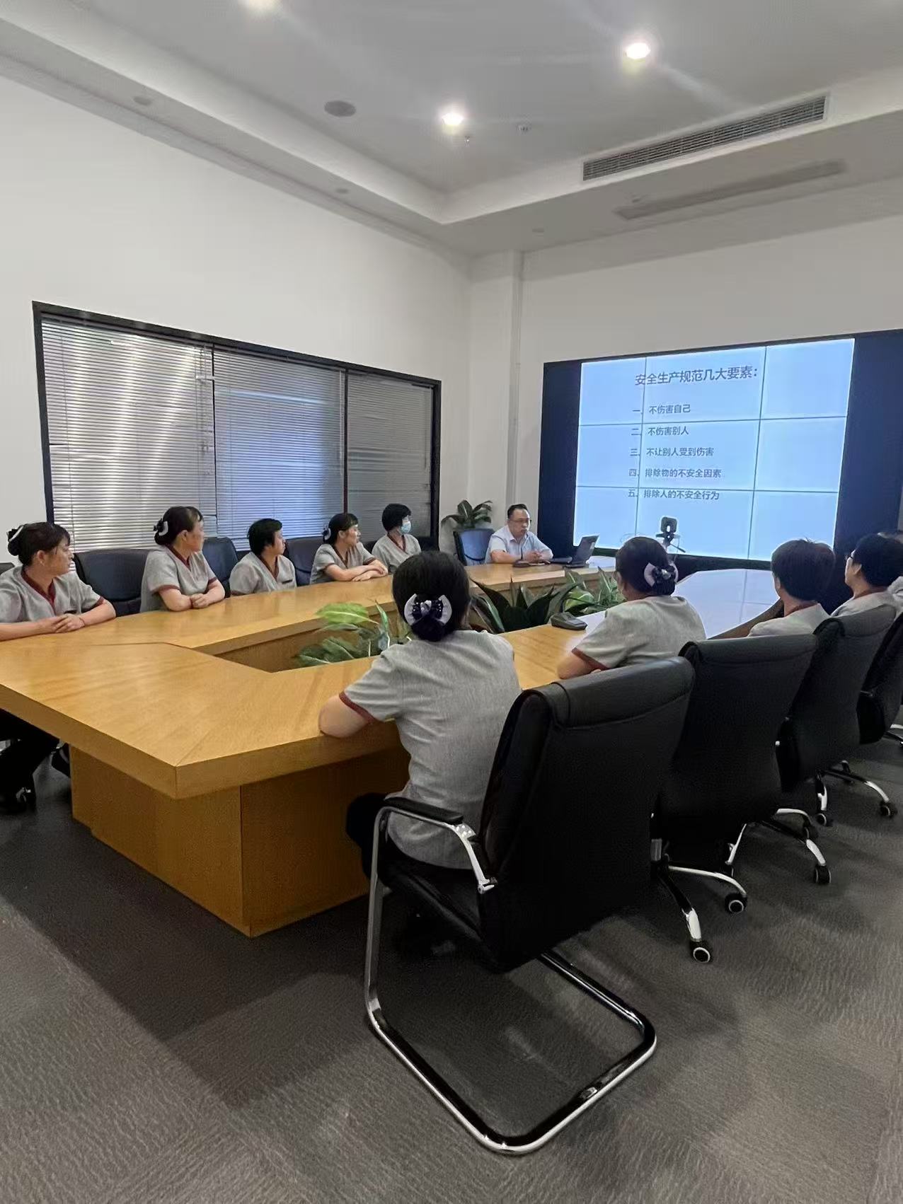 人人講安全，個(gè)個(gè)會(huì)應(yīng)急——建華文創(chuàng)集團(tuán)扎實(shí)開(kāi)展“安全生產(chǎn)月”系列活動(dòng)