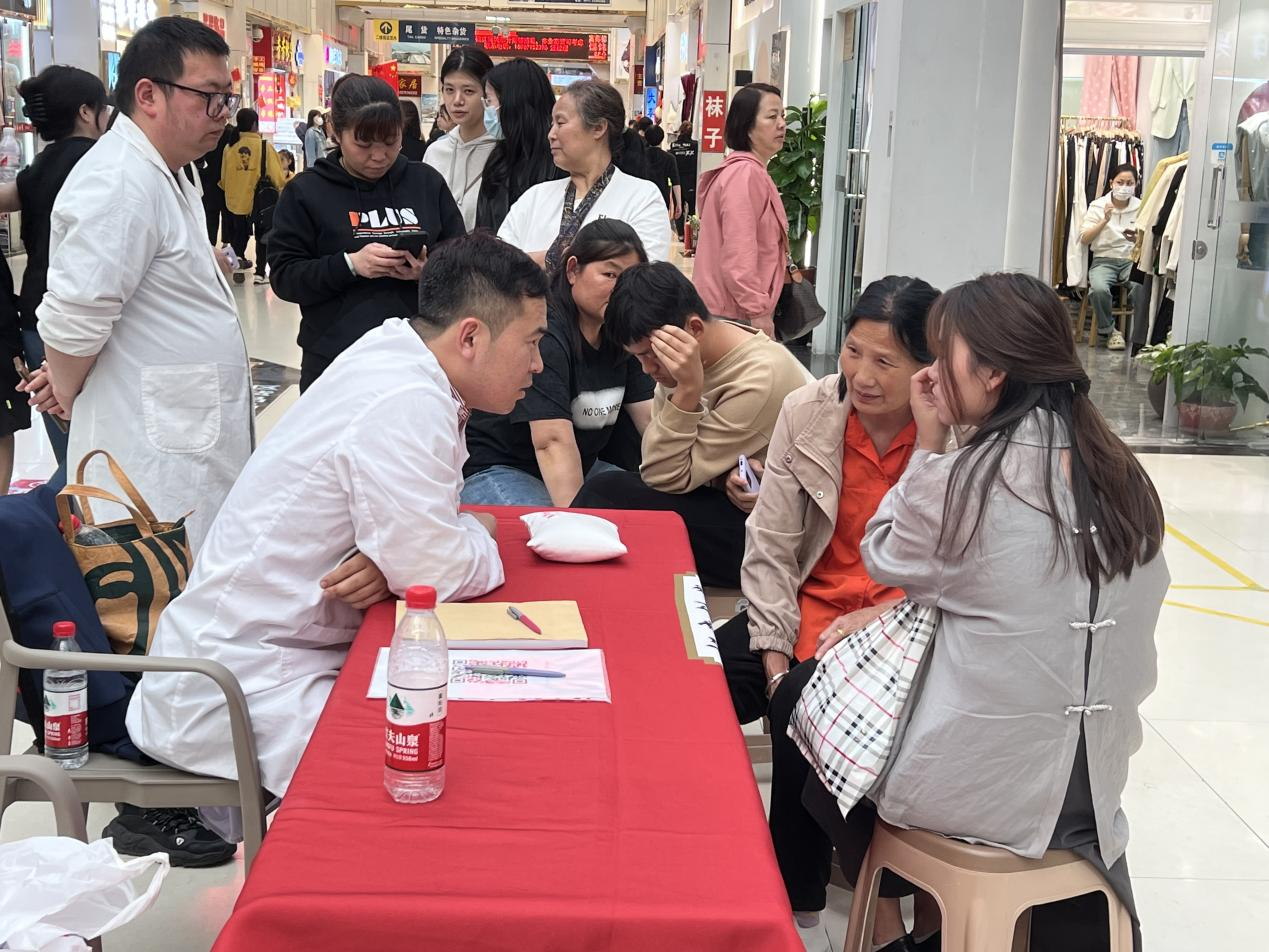 錢江商城開(kāi)展“勞動(dòng)節(jié)不勞動(dòng)”主題活動(dòng)