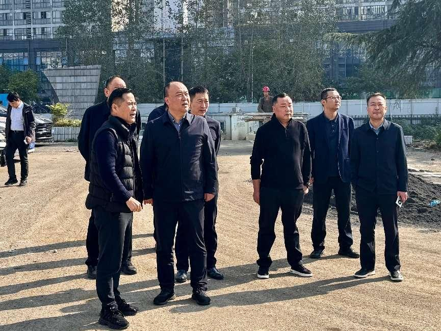 包河區(qū)委副書(shū)記、區(qū)長(zhǎng)李煒一行蒞臨老廣電355潮流創(chuàng)意社區(qū)調(diào)研