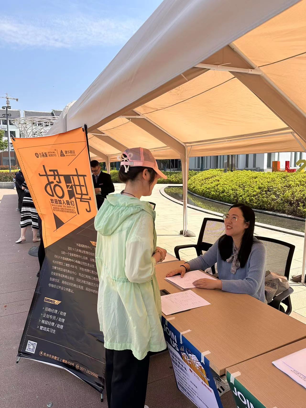 水晶城積極參加“春暖上塘，職等你來(lái)”招聘會(huì)