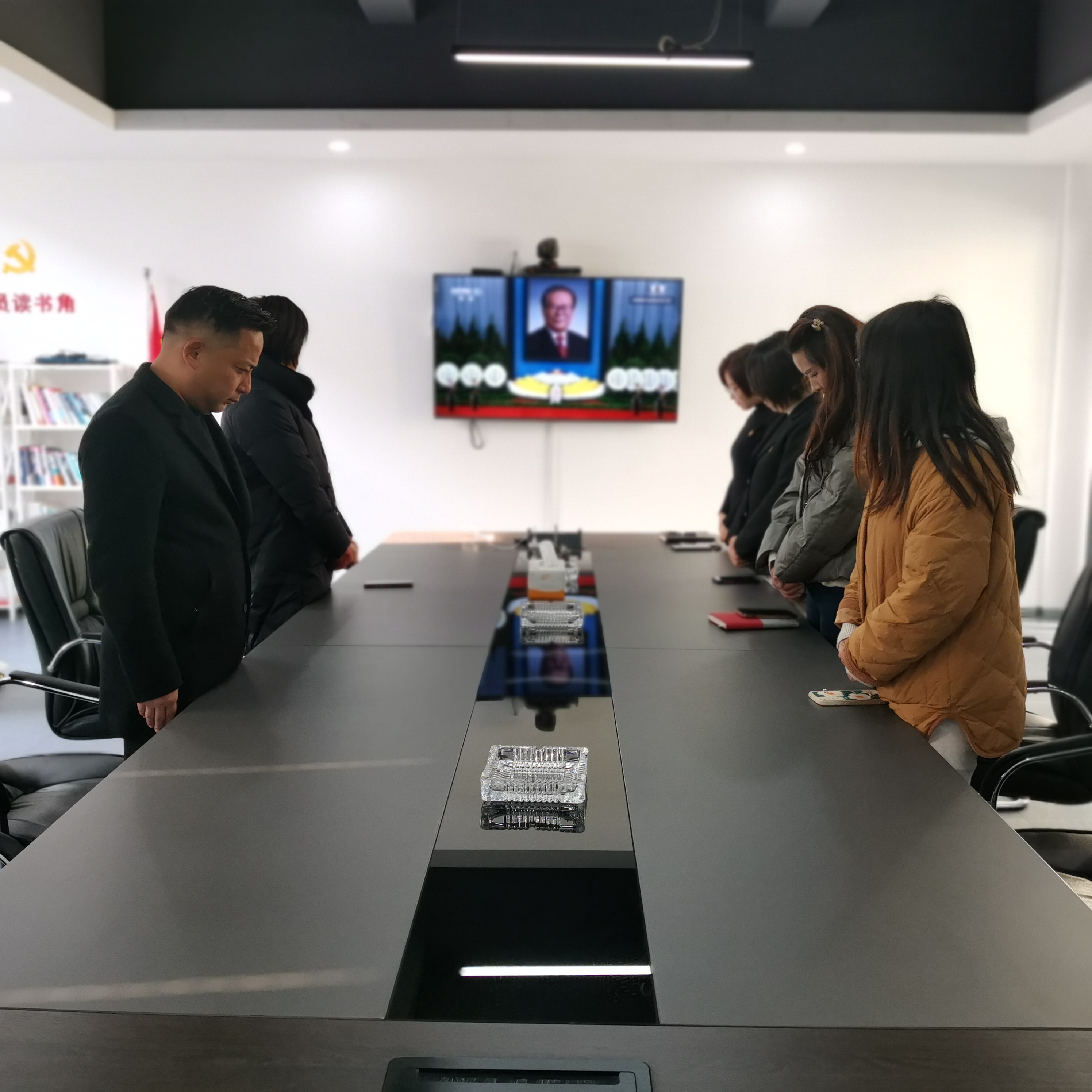 “沉痛哀悼、深切緬懷”——廬陽文創(chuàng)園收看江澤民同志追悼大會(huì)