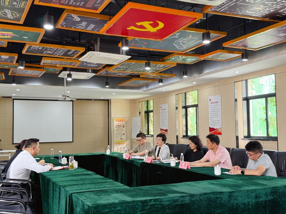 廬陽區(qū)委副書記張好啟蒞臨廬陽建華文創(chuàng)園調研指導