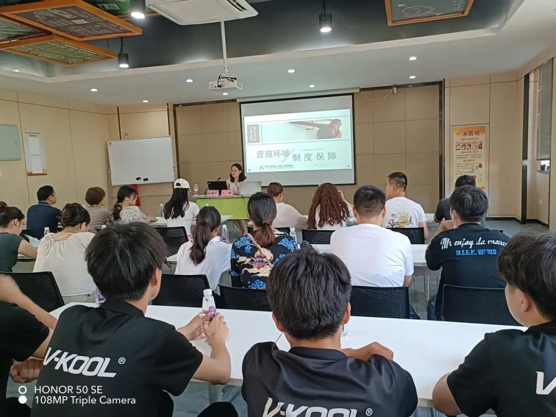 廬陽建華文創(chuàng)園開展《營商環(huán)境保障制度》宣講會