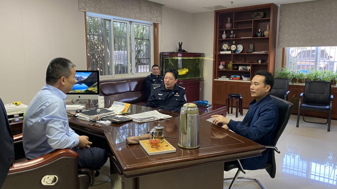 拱墅區(qū)公安分局常務(wù)副局長(zhǎng)一行走訪(fǎng)調(diào)研錢(qián)江商城現(xiàn)場(chǎng)糾紛調(diào)解工作