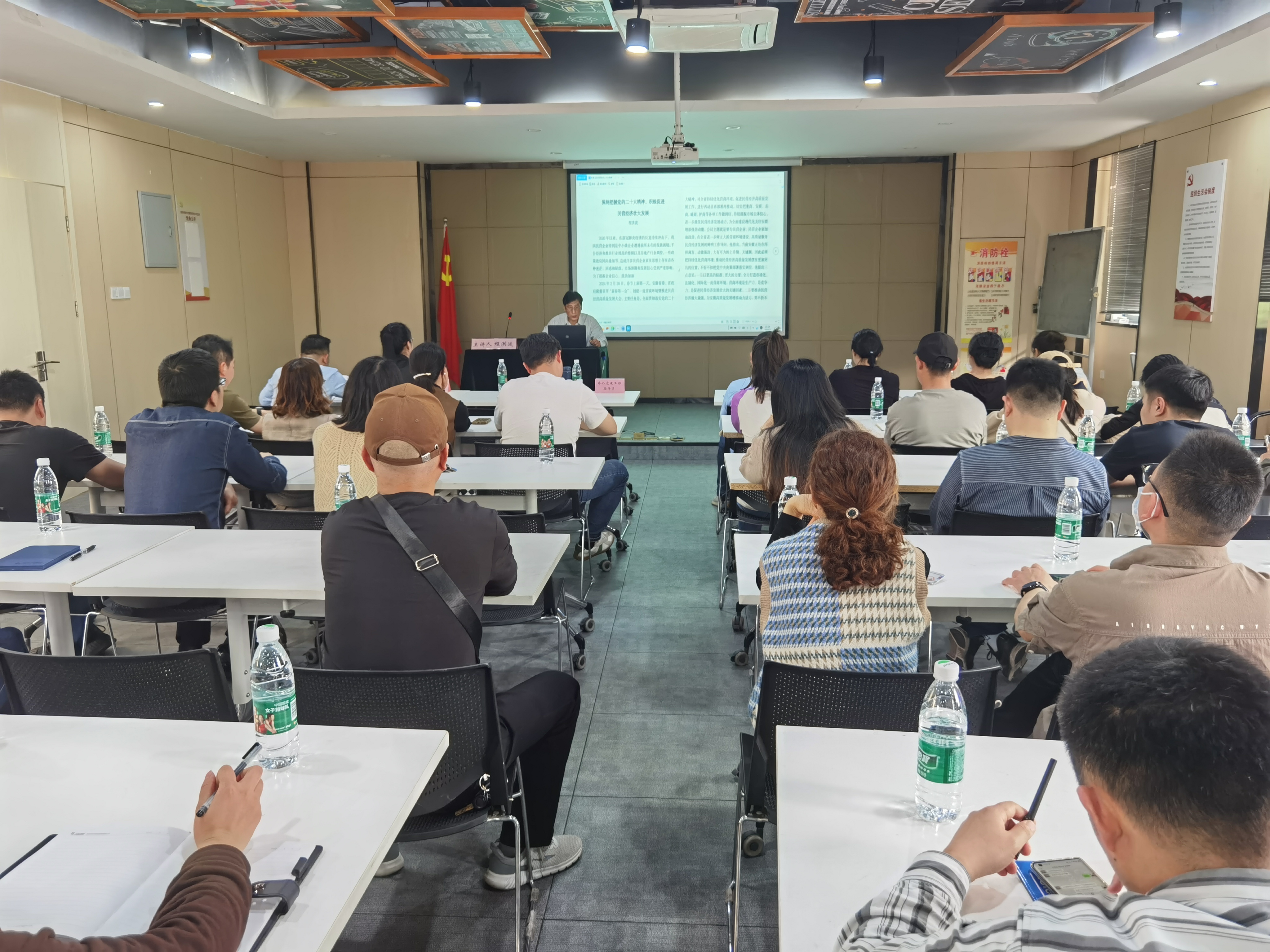 海棠街道第五批非公黨建工作指導員聯(lián)席會議在廬陽建華文創(chuàng)園順利召開