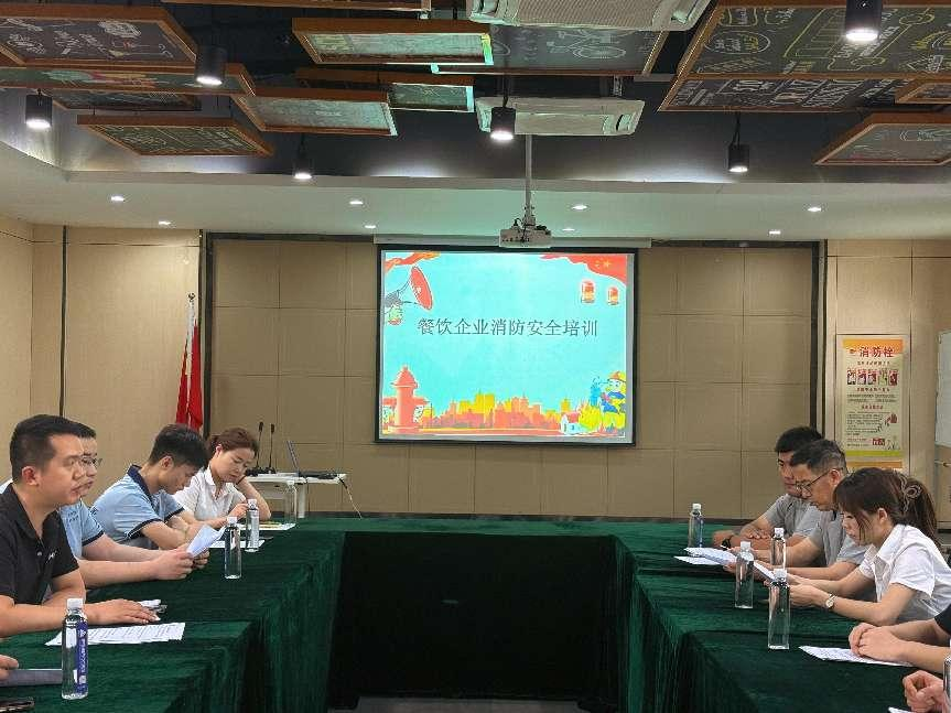廬陽(yáng)建華文創(chuàng)園開(kāi)展餐飲企業(yè)消防安全培訓(xùn)