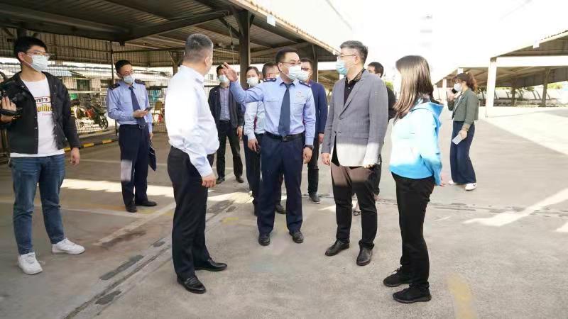 拱墅區(qū)馮晶區(qū)長帶隊赴錢江商城 調(diào)研專業(yè)市場進口商品集中監(jiān)管倉建設(shè)情況