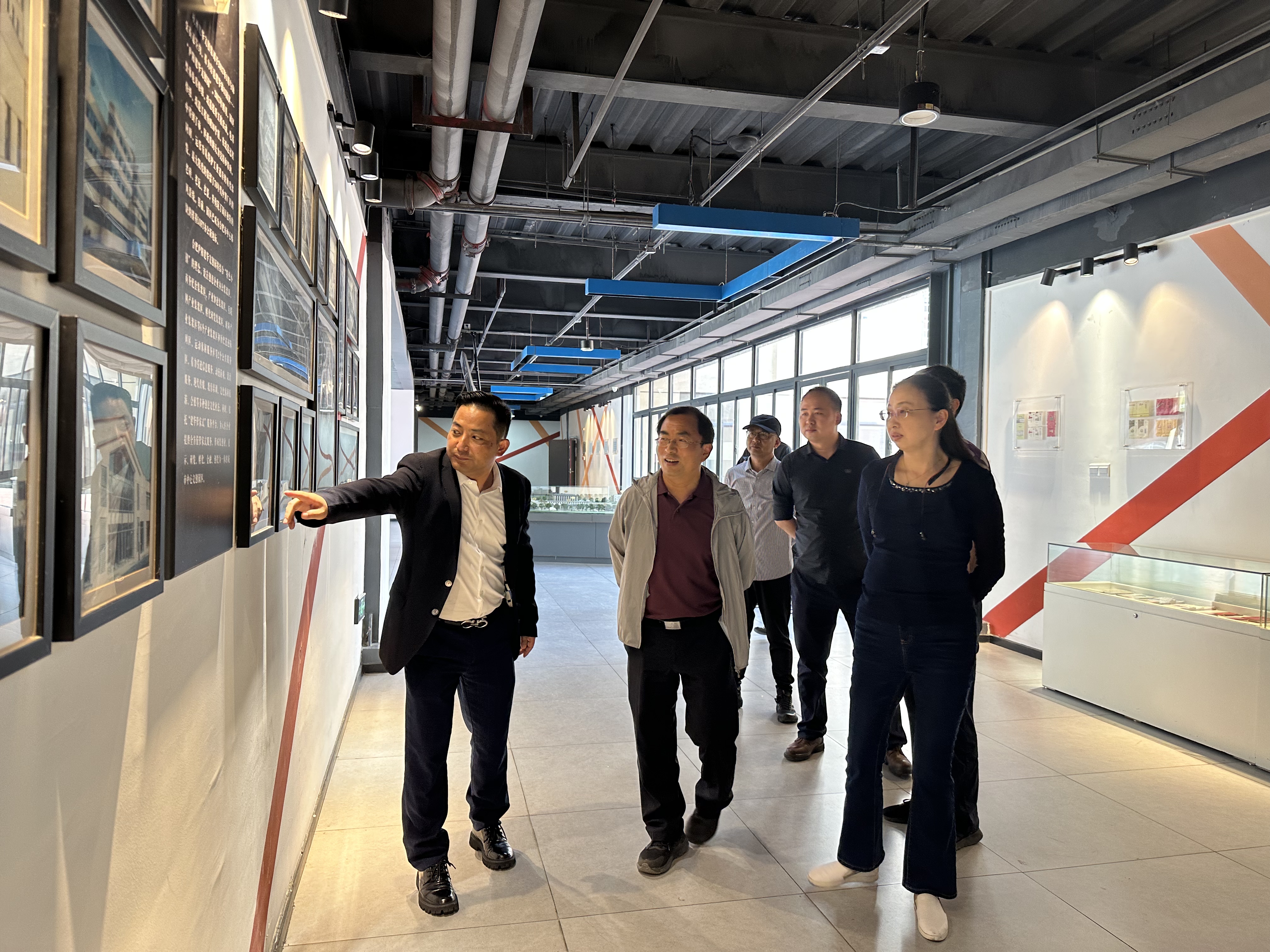 杭州市上城區(qū)政協(xié)副主席洪明蒞臨廬陽文創(chuàng)園調(diào)研