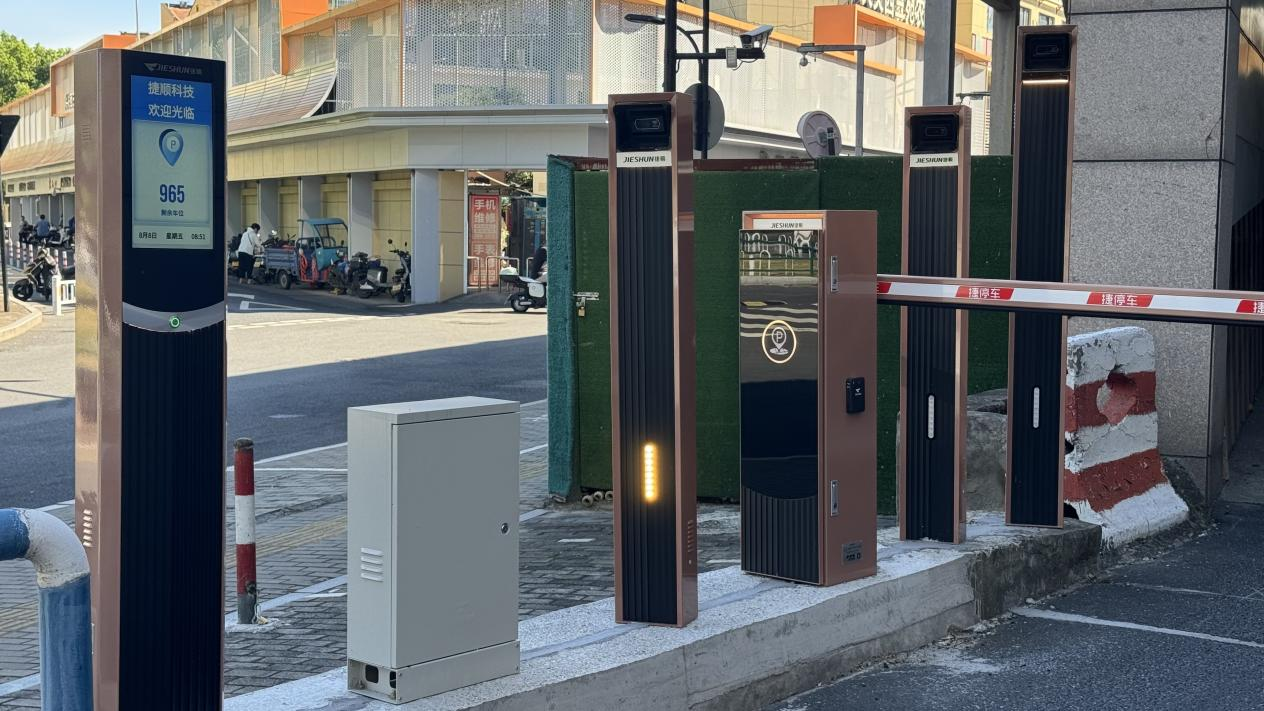 錢江商城道閘系統(tǒng)升級穩(wěn)步推進中