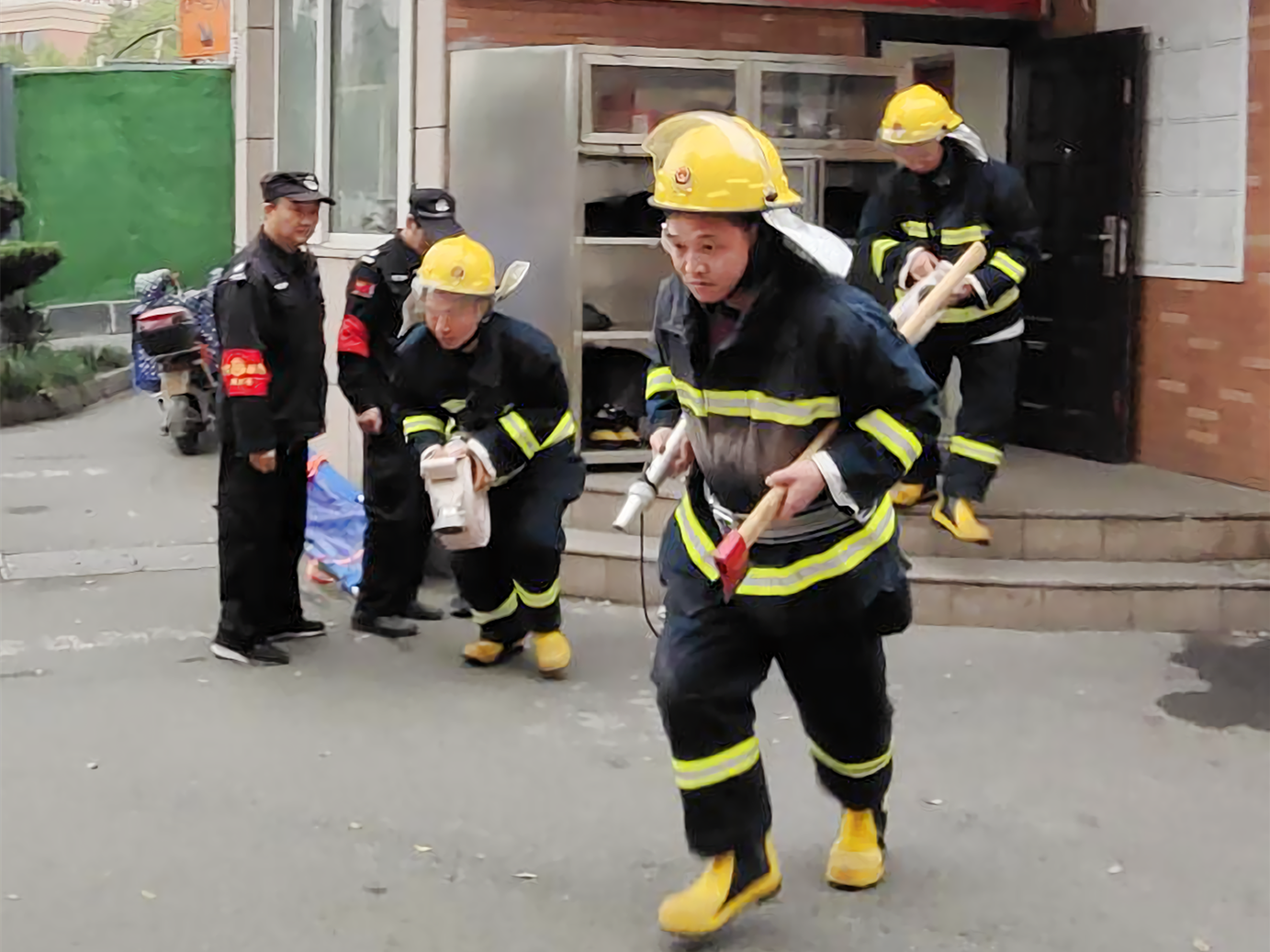 安全第一，防范為先——建華市場開展消防疏散演練活動