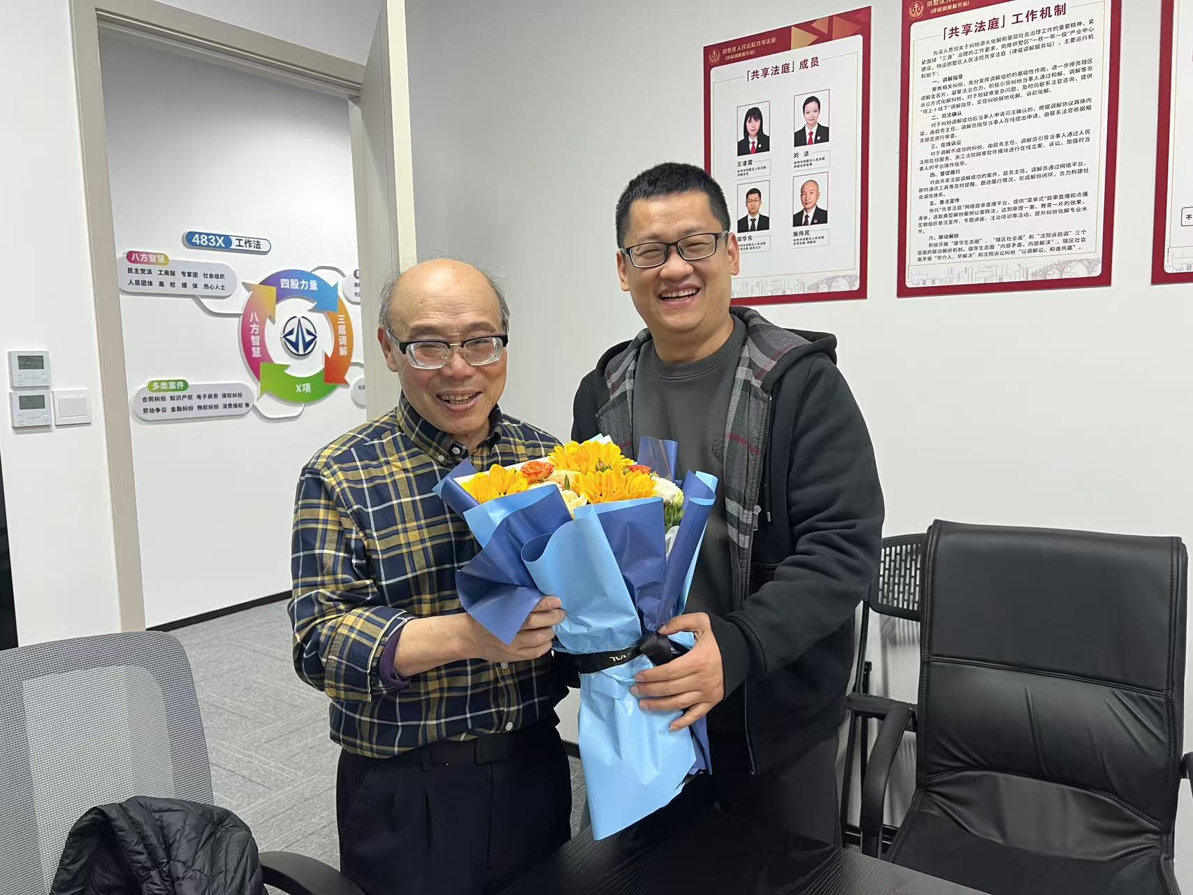 調(diào)解中心暖心慶生，共筑和諧調(diào)解大家庭