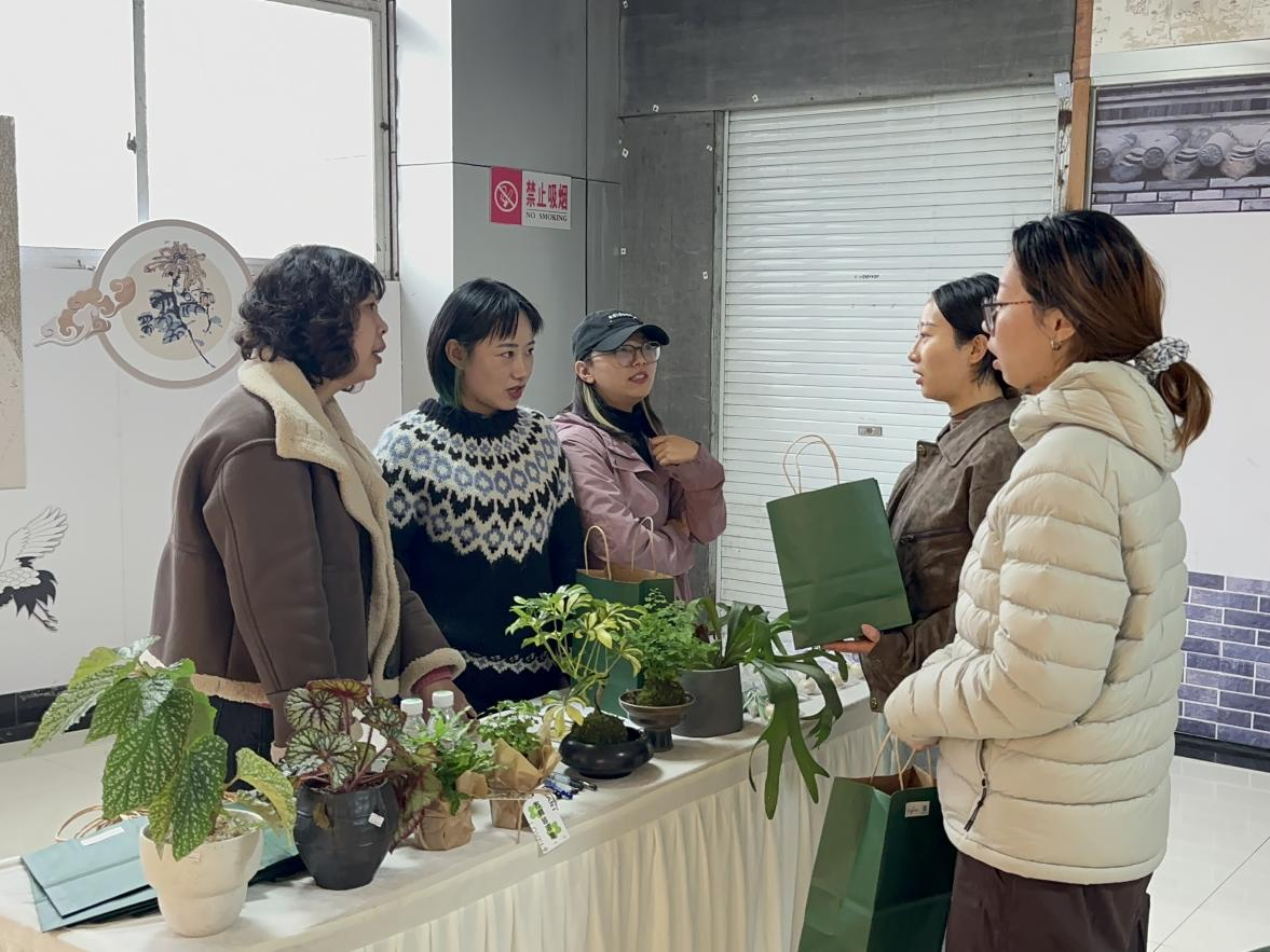 錢江商城舉辦綠植養(yǎng)護學習交流會共赴春日“植”愈之約