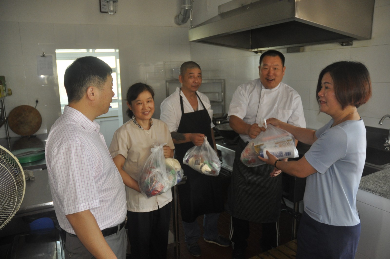 市總工會(huì)夏季慰問(wèn) (2).jpg