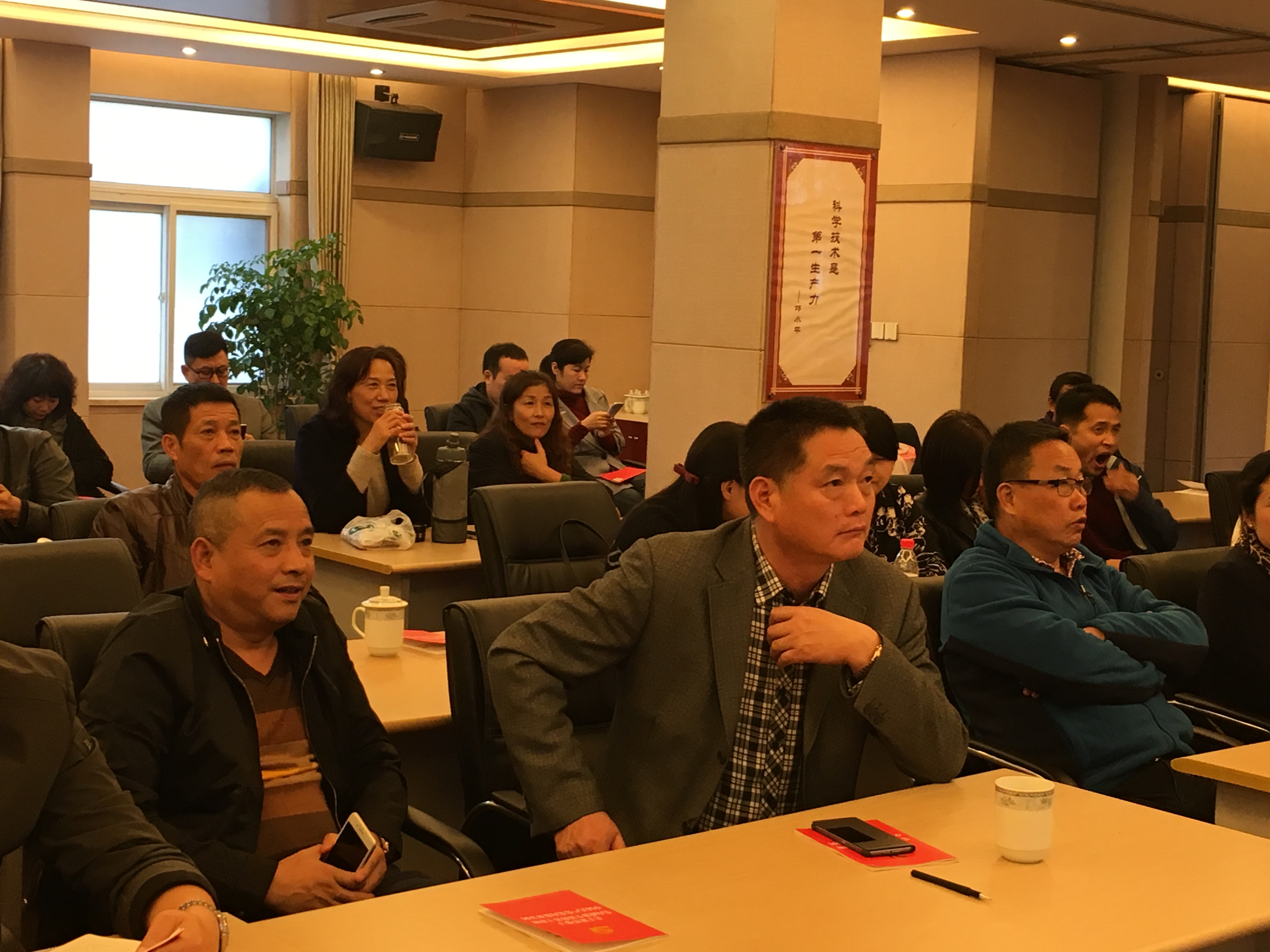 學(xué)習(xí)十八屆三中全會(huì) (1).jpg 學(xué)習(xí)十八屆三中全會(huì) (1).jpg