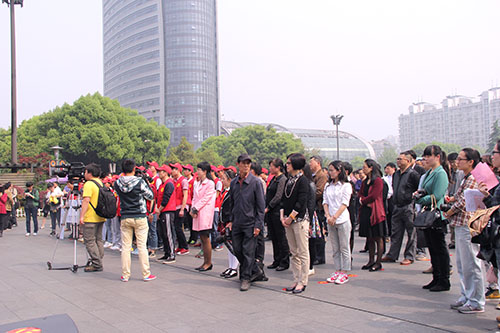 建華文創(chuàng)園黨團(tuán)代表參加“網(wǎng)淘”志愿者活動(dòng) (1).jpg 建華文創(chuàng)園黨團(tuán)代表參加“網(wǎng)淘”志愿者活動(dòng) (1).jpg